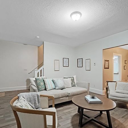 Chic 2Br Duplex Free Parking Near Hospitals Villa Des Moines Exterior photo